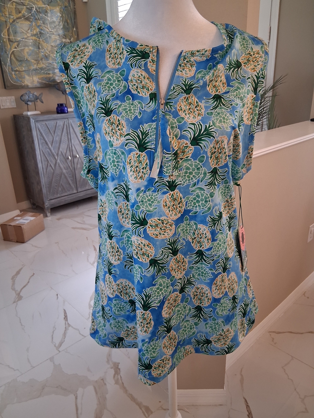 Alvin Valley Blue Pineapple-Print Notch-Neck Sleeveless Blouse